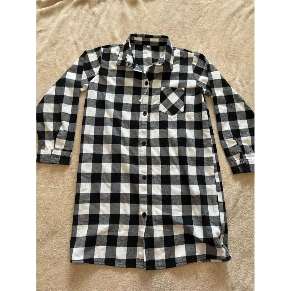 Women’s Plaid Black And White Button Up Top Size 8